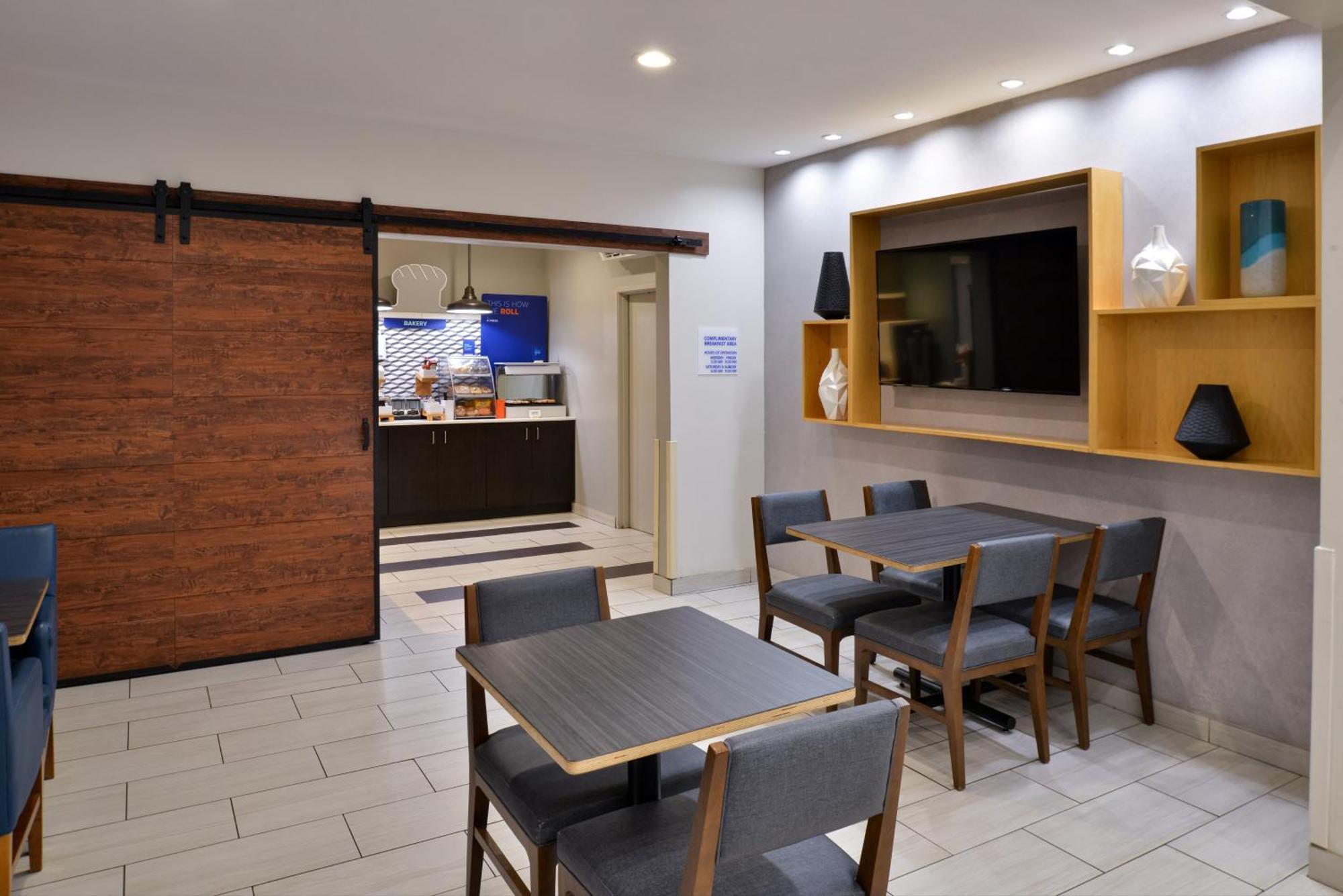 Holiday Inn Express Hotel & Suites Farmington By Ihg Экстерьер фото