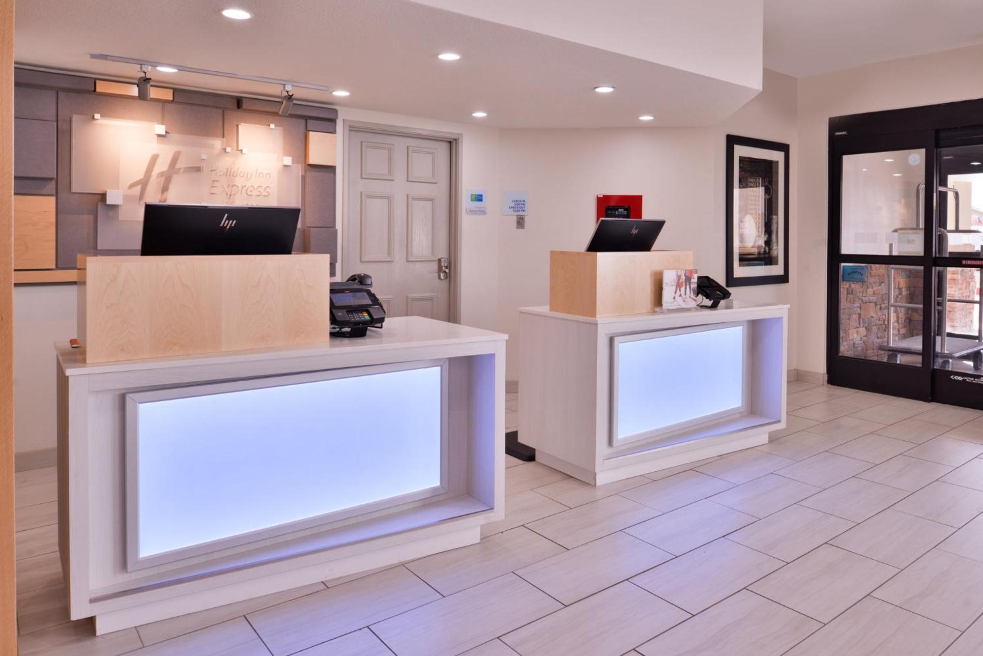 Holiday Inn Express Hotel & Suites Farmington By Ihg Экстерьер фото